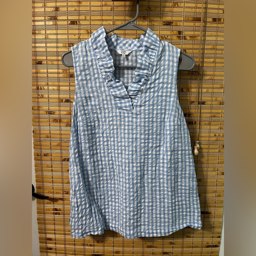 Crown & Ivy sleeveless top